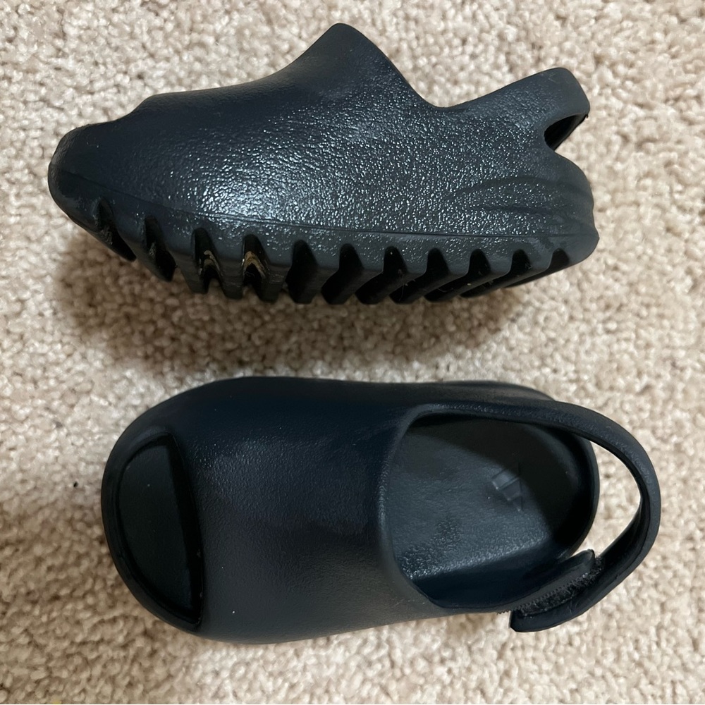Kids Yeezy Slide 6k. No box! AUTHENTIC